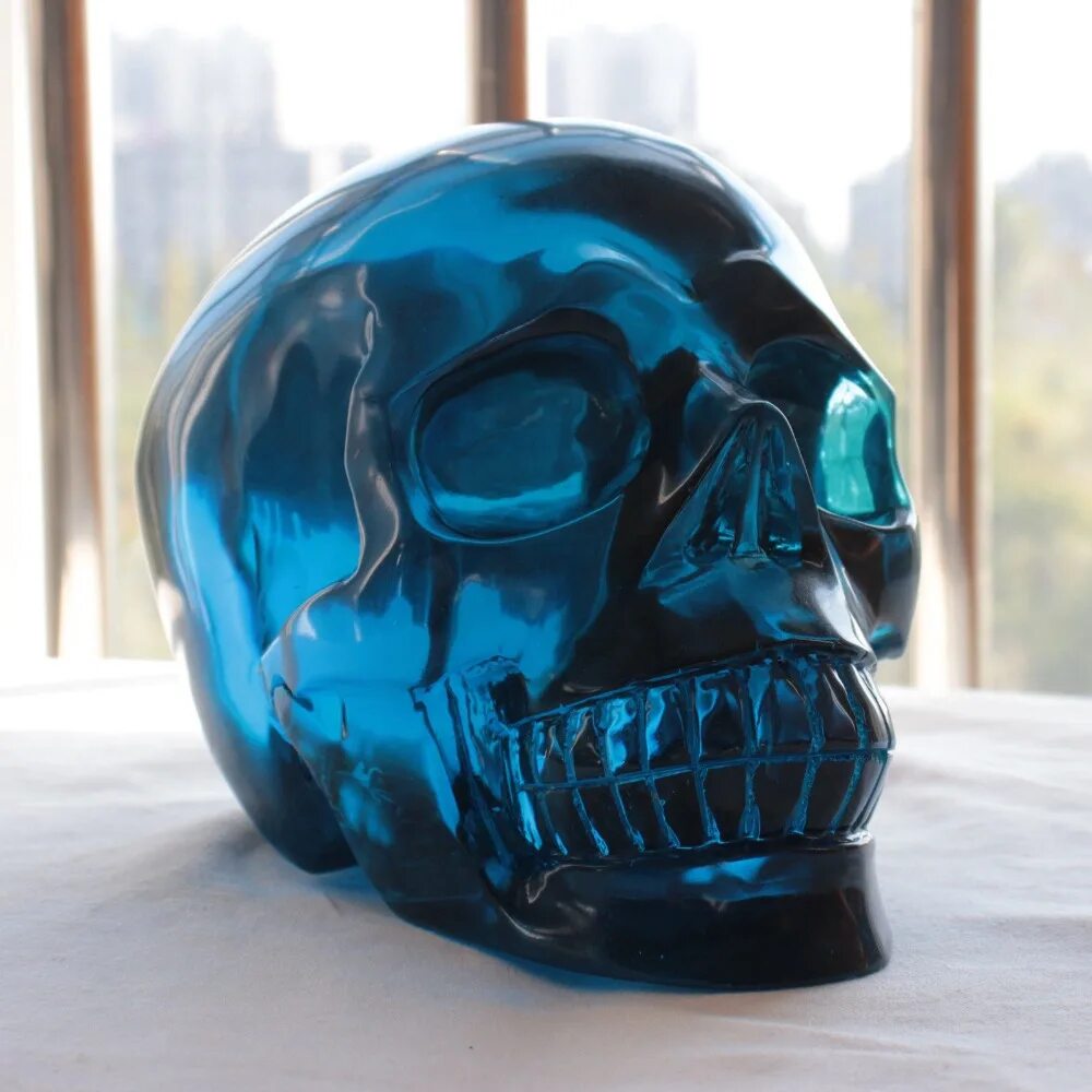 Голубой обсидиан. Хрустальный череп. Обсидиановый череп. Вулканическое стекло голубое. Синий обсидиан