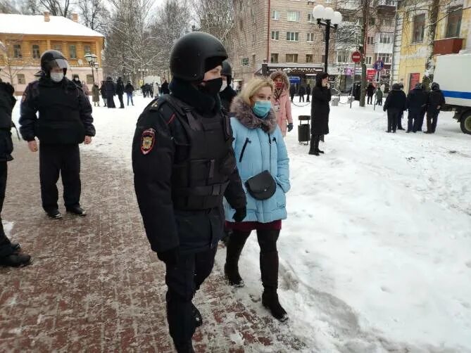 Центр задержали. Митинг в брянске. протесты в брянске. митинг в центре.