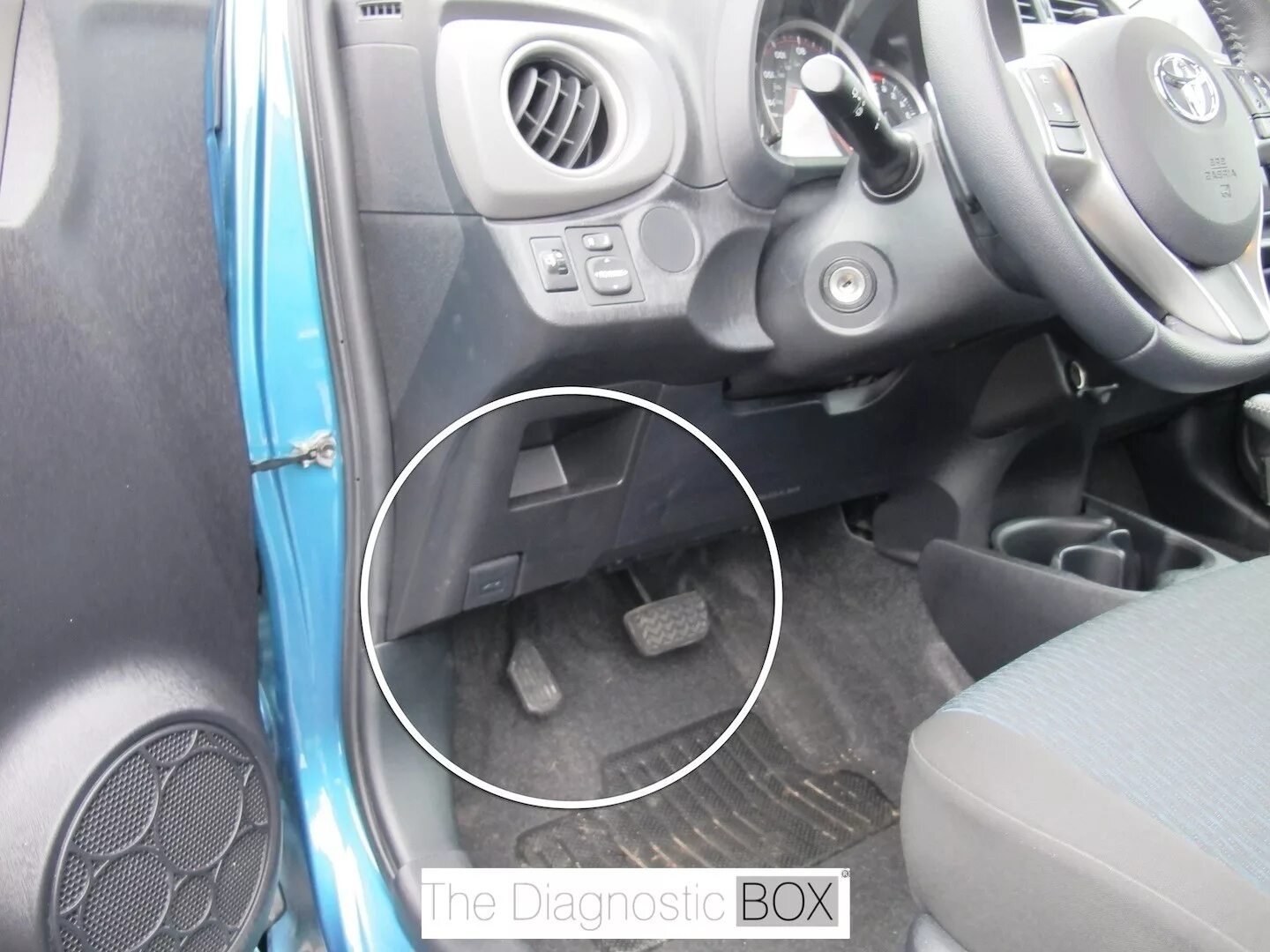 Разъем тойота витц. Toyota yaris 2000 разъем obd. toyota yaris 2000 обд разъем. диагностический разъём toyota yaris. диагностический разъем тойота витц 2008.