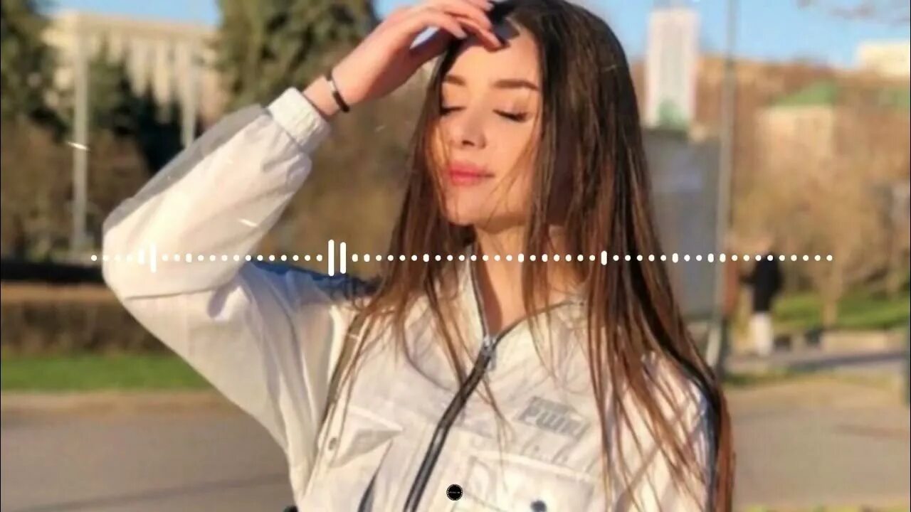 Слушать песню в стороне сидит девчонка а музыка играет. А музыка играет громко в стороне клип. Сделай музыку громче. Рипсигал танцы. А музыка играет громко в стороне клип.