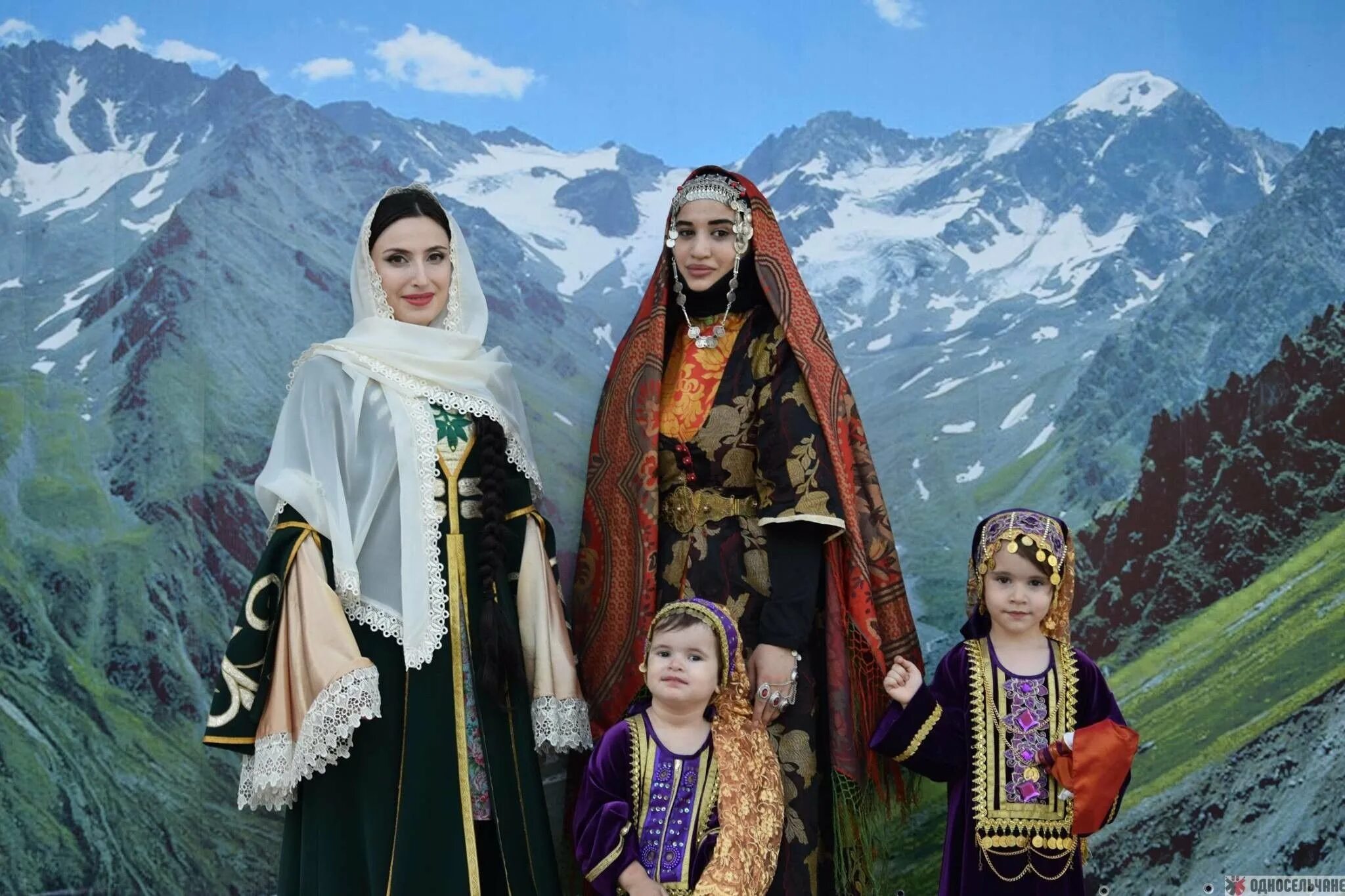 Аварцы это кто. Аварцы даргинцы лакцы. Национальная одежда народов Дагестана рутульцы. Дагестанская Национальная одежда аварцев. Аварцы Лезгины даргинцы лакцы кумыки.