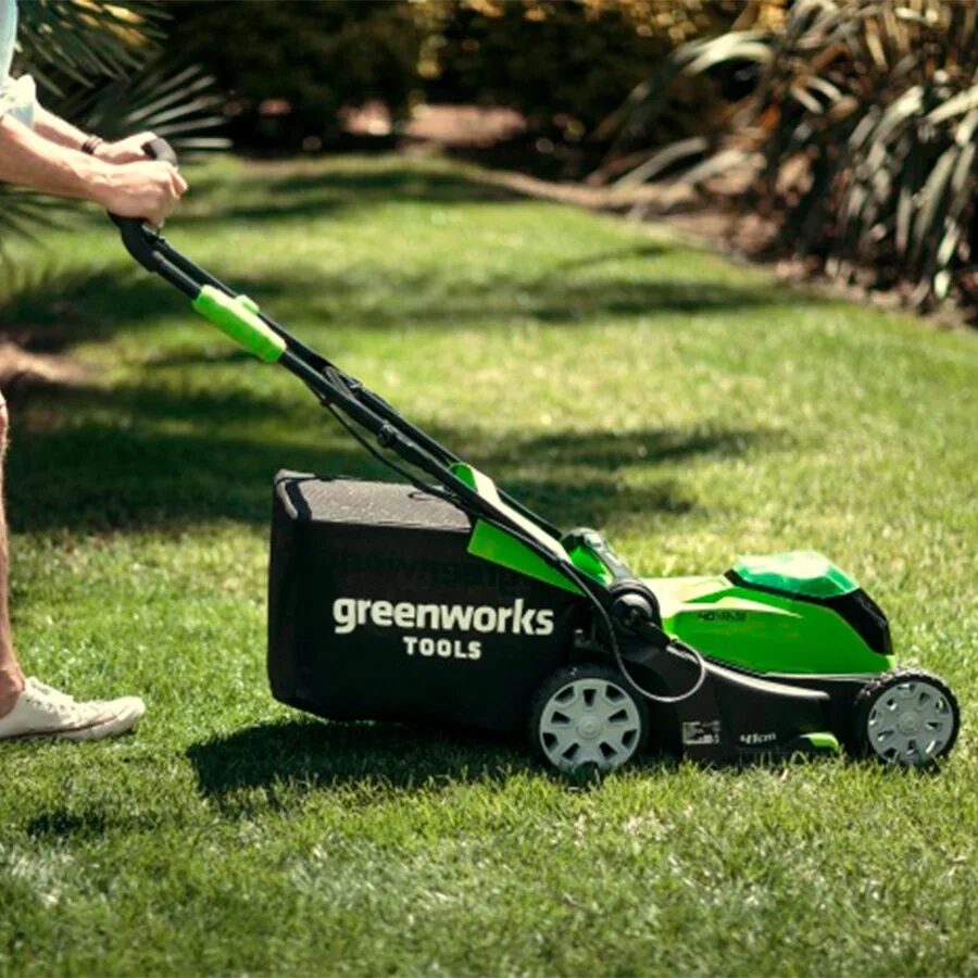 Газонокосилка аккумуляторная GREENWORKS g40lm35. GREENWORKS 2504707 g40lm41. Газонокосилка GREENWORKS 40v. GREENWORKS газонокосилка аккумуляторная 40v.