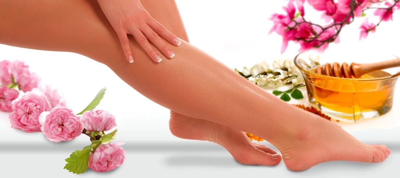 Шугары. Девушка с гладкой кожей. Бандажная техника восковой депиляции. Восковая депиляция. Шугары.