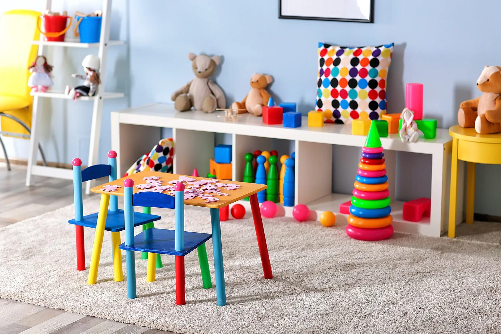 Детские игрушки в комнате. Игрушки для игровой комнаты. Комната с игрушками. Игрушки в интерьере. Детский садик игрушка