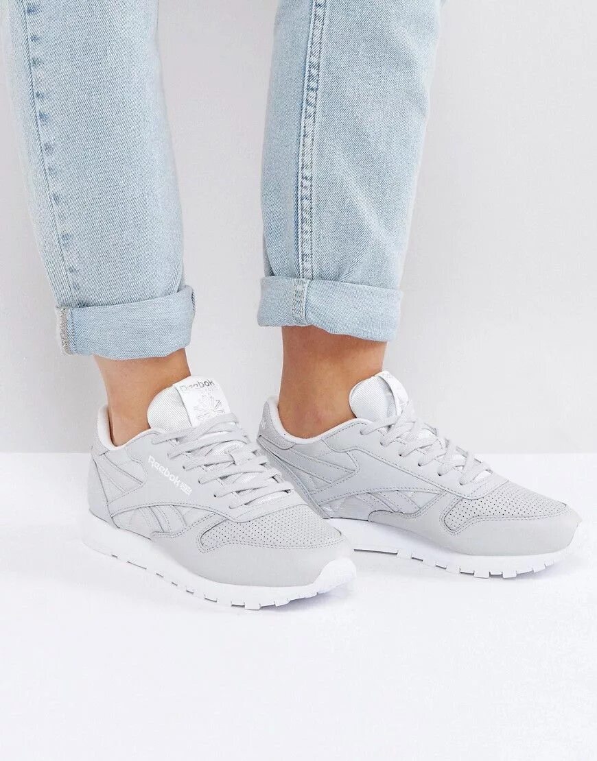 Reebok Classic серые. Кроссовки Reebok женские серые. Серые кожаные кроссовки Reebok Classic. Кроссовки Reebok 400 II серве женские.