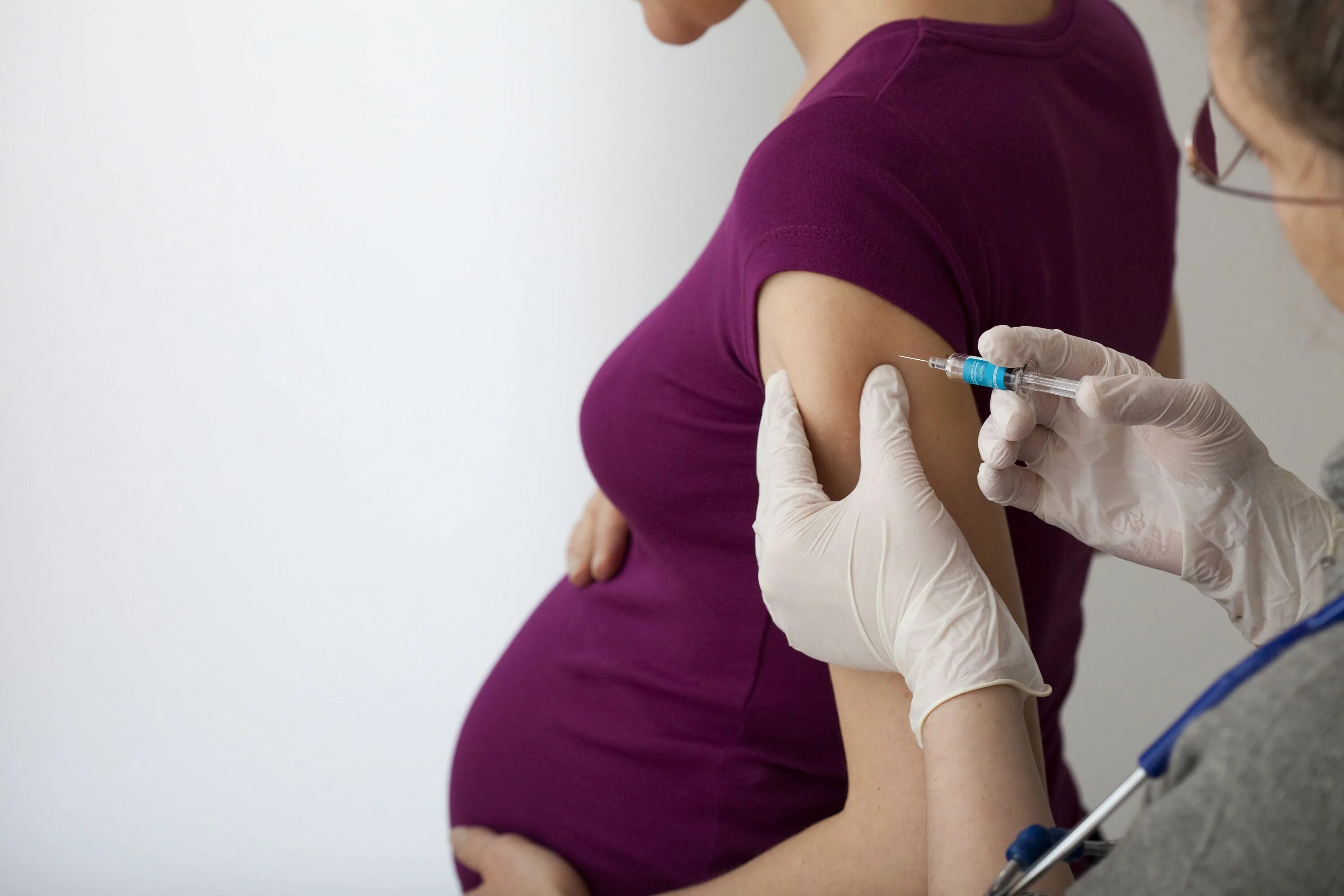 Беременность после прививки. Вакцинация беременных от Covid-19. Прививка беременным. Беременные женщины вакцинация. Иммунизация беременных.