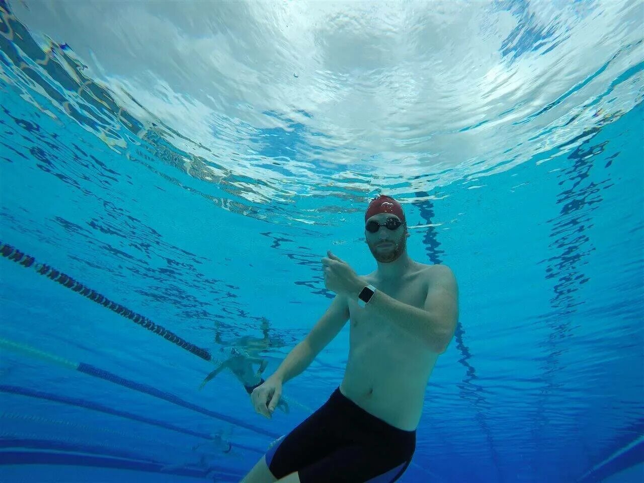 Watch me swim. Плавание от первого лица. Плавание тест. Apple watch плавание в бассейне. Часы для плавания.