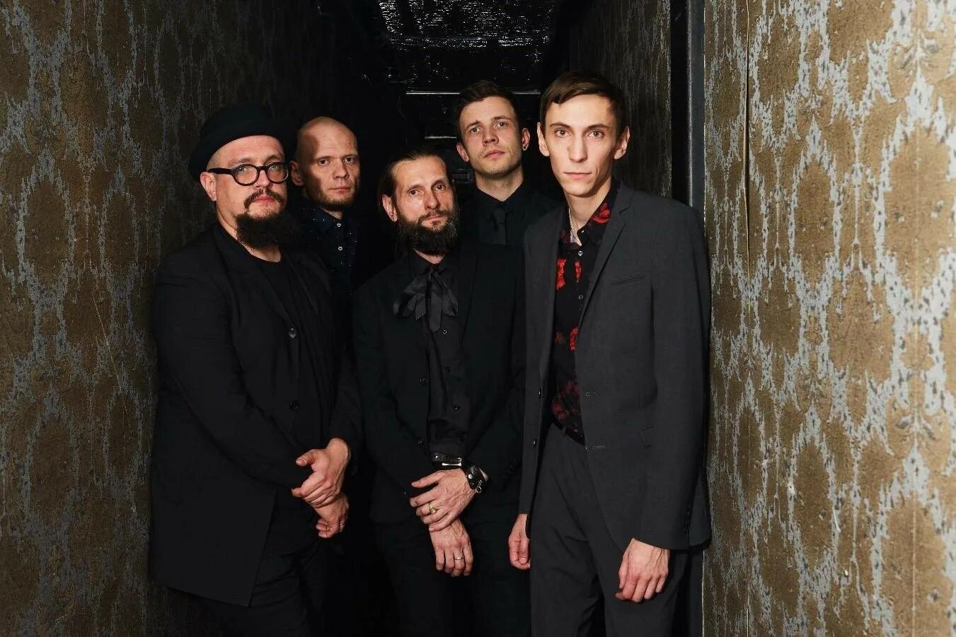 дайте танк вокалист группы ургант. дмитрий мозжухин. дмитрий мозжухин 2022. дайте танк солист дмитрий мозжухин. дмитрий мозжухин — вокал, гитара.