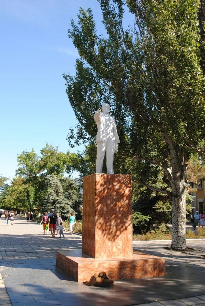 Ленино ленинского района республики крым. Погода в крыму пгт ленино. Крым ленино обелиск. Поселок ленино крым. Крым поселок ленино ленинский район.