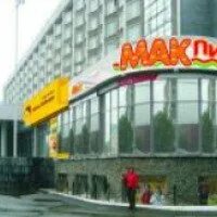 Мак екатеринбург. Мак екатеринбург. Мак пик глобус екатеринбург. Макпик в екатеринбурге дирижабль. Макпик на ленина 24 екатеринбург.