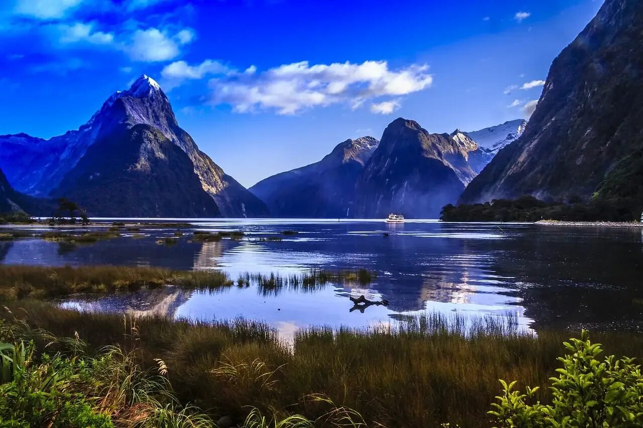 New zealand ответы. Парк Фьордленд новая Зеландия. Фьорды новой Зеландии. Milford Sound новая Зеландия. Фьорд Милфорд-саунд.