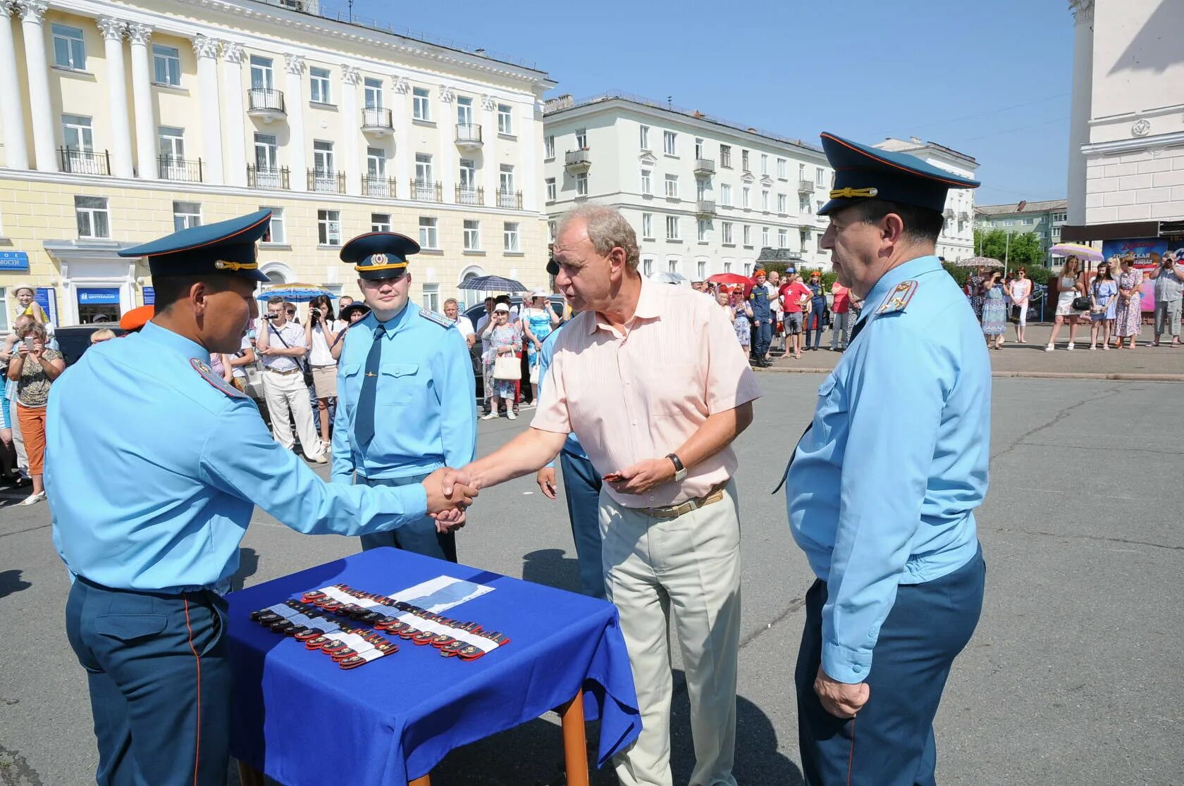 Сайт мчс железногорск красноярского. СПСА Академия МЧС Железногорск. Выпускники Академии МЧС. Выпуск молодых лейтенантов МЧС. Железногорск МЧС выпуск 2021.