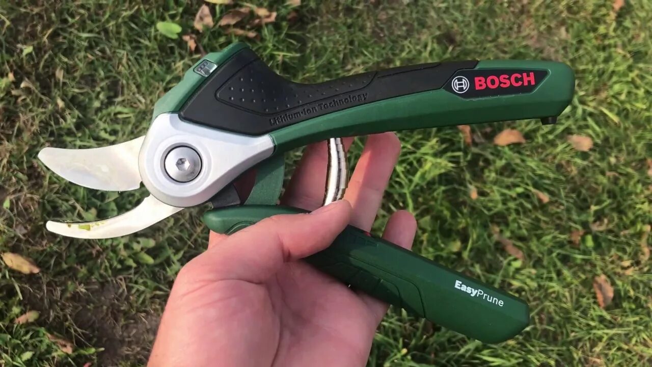 Как включить аккумуляторный секатор. Секатор bosch 06008b5000. bosch easyprune. аккумуляторный секатор easyprune. электросекатор бош.