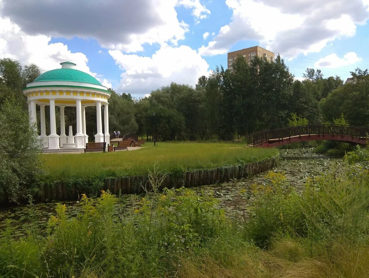 Ротонда храм воздуха в Свиблово. Усадьба Свиблово Ротонда. Ротонда в парке Свиблово. Ротонда Киров Александровский сад. Мишкины сады