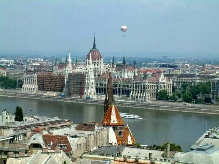Достопримечательности центрально восточной европы. Город бадаксони венгрия. Прага столица чехии. Центральная и восточная европа достопримечательности. Путешествие по восточной европе.