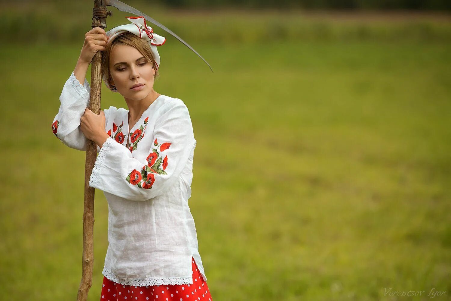 Русский искали девочки. Девушки в соцсетях. Ирина гомонова. Девушка с топором. Девушка красивая любительское.