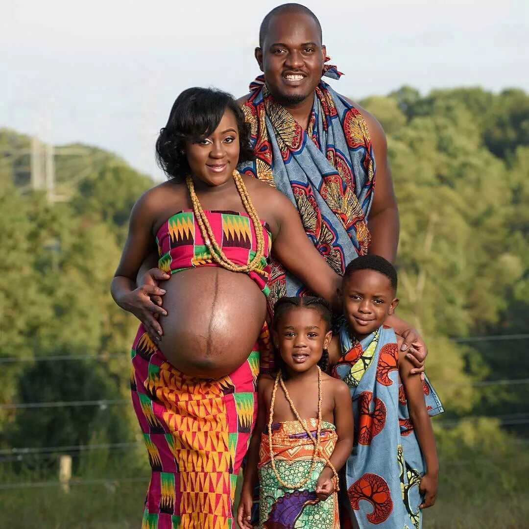 Африканская семья. Африканка с большим животом. Беременные африканки. Русский с большим негритянку