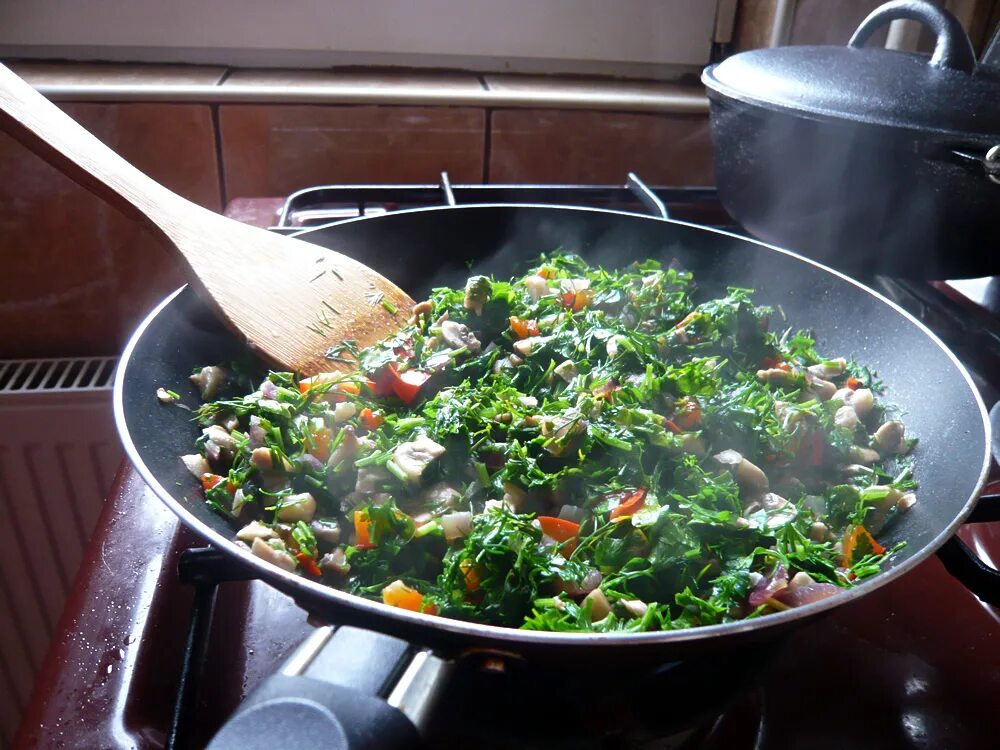 Овощи без жарки. Жарка овощей. Жарить овощи на сковороде. Обжарка овощей. Вок процесс приготовления.