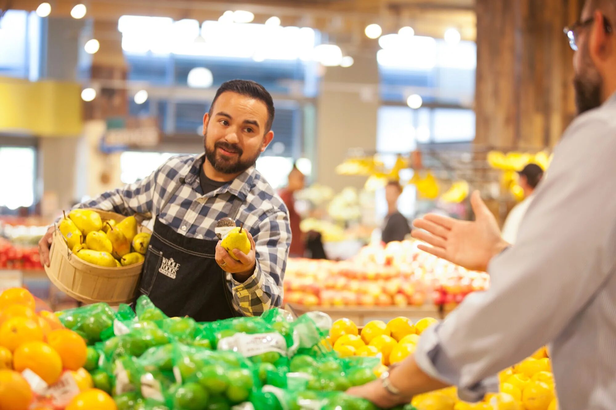 Маркетплейс еда. Продукты Market. Supermarket Employee. Market worker. Grocers.