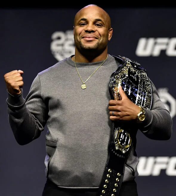 Кормье биография. Даниэль Кормье. Кормье боец UFC. DC Daniel cormier. Даниэль Кормье фото.