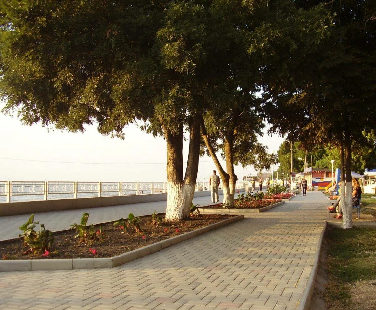 Приморск краснодарский край погода. Приморско-ахтарск набережная. краснодарский край приморско-ахтарский. набережная в приморско-ахтарске. набережная приморско-ахтарск пляж.