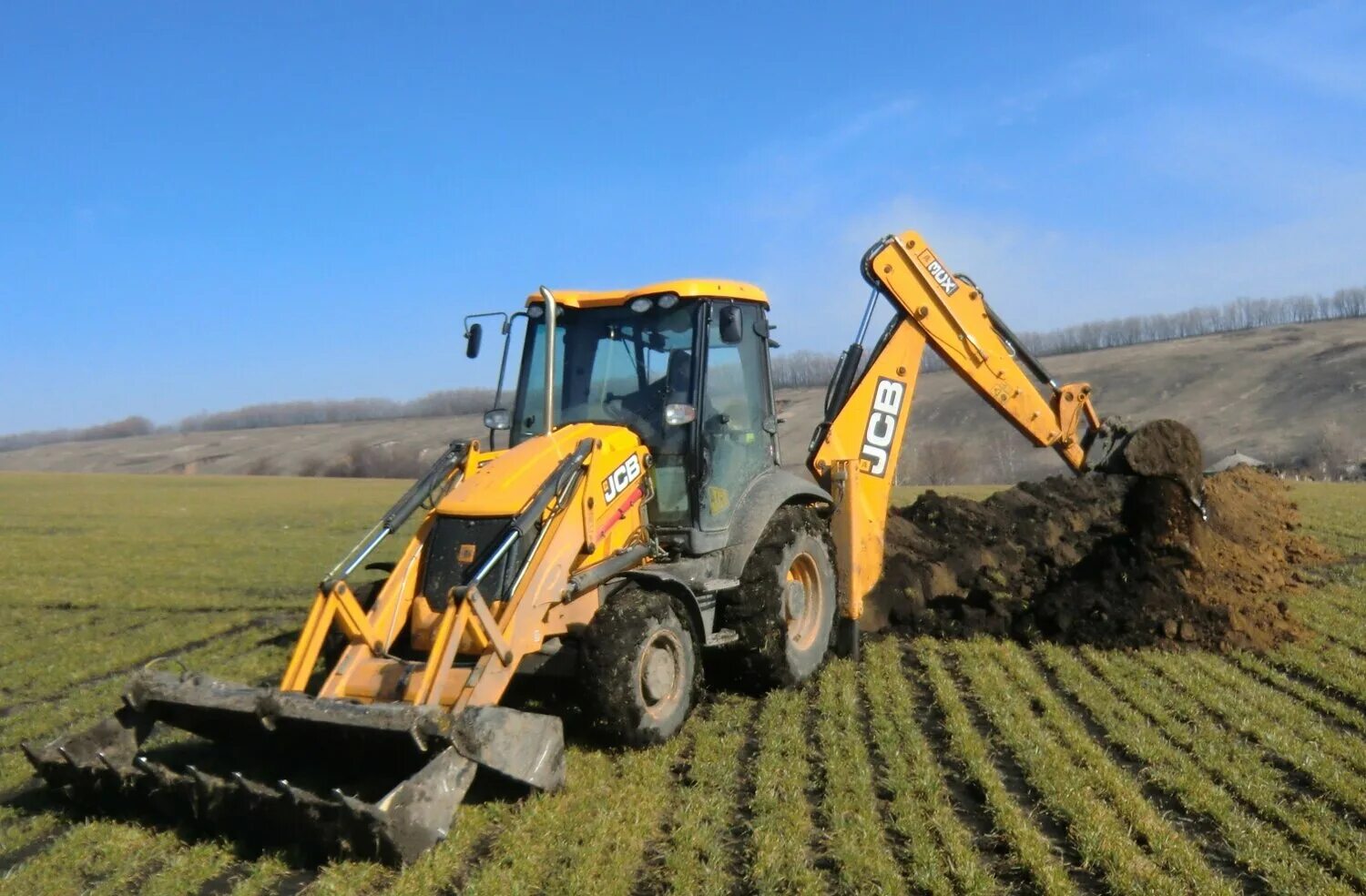 Погрузчик jcb 3cx цена. Трактор JCB 3cx. Экскаватор-погрузчик JCB 3cx. JCB cx3 карьер. JCB 3cx зеленый.