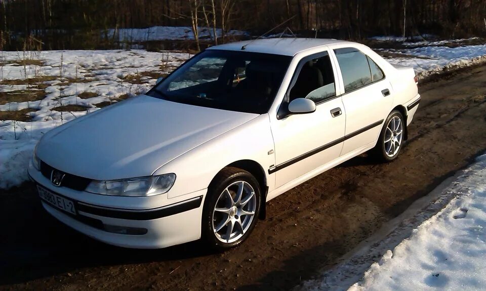 Пежо 406 белая. Пежо 406 седан белый. Пежо 406 Рестайлинг белый. Peugeot 406 Рестайлинг. Купить диски на пежо 406