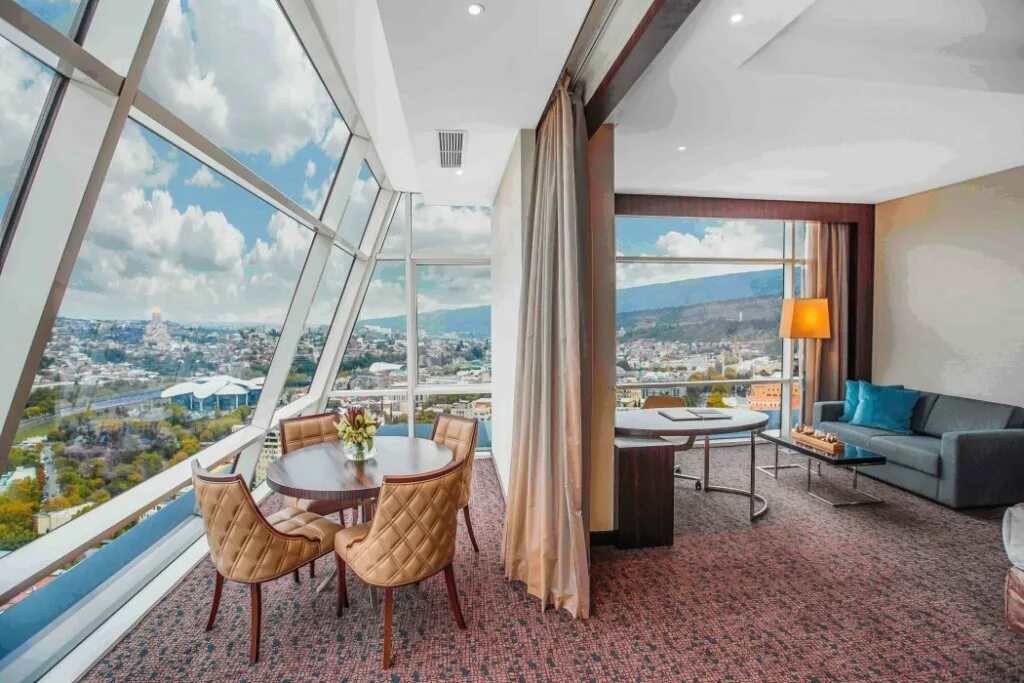 Отель tbilisi. Гостиница Билтмор Тбилиси. The Biltmore Hotel 5* (Тбилиси). Biltmore Tbilisi Hotel бассейн. Отель Ambassador Hotel Tbilisi 5*.