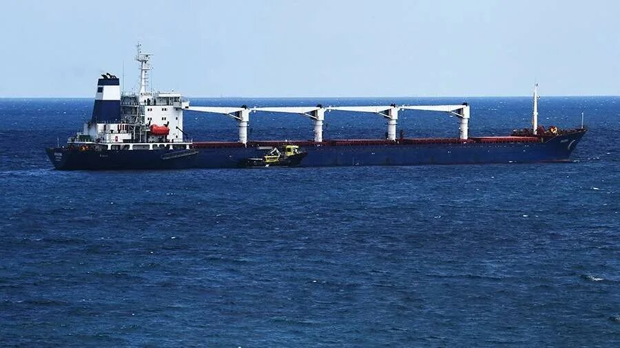 сухогруз. сухогруз блу шарк. черный грузовой корабль в босыоре. танкер владимир тихонов фото. сухогруз блу шарк.