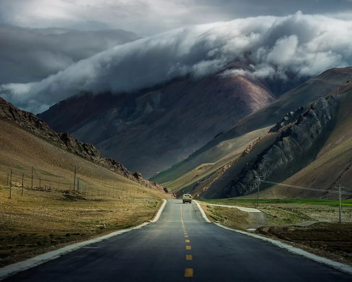 Путь к большой земле. Боомское ущелье. Природа Исландии Уолтер Митти. Тибет. Дорога в гору.