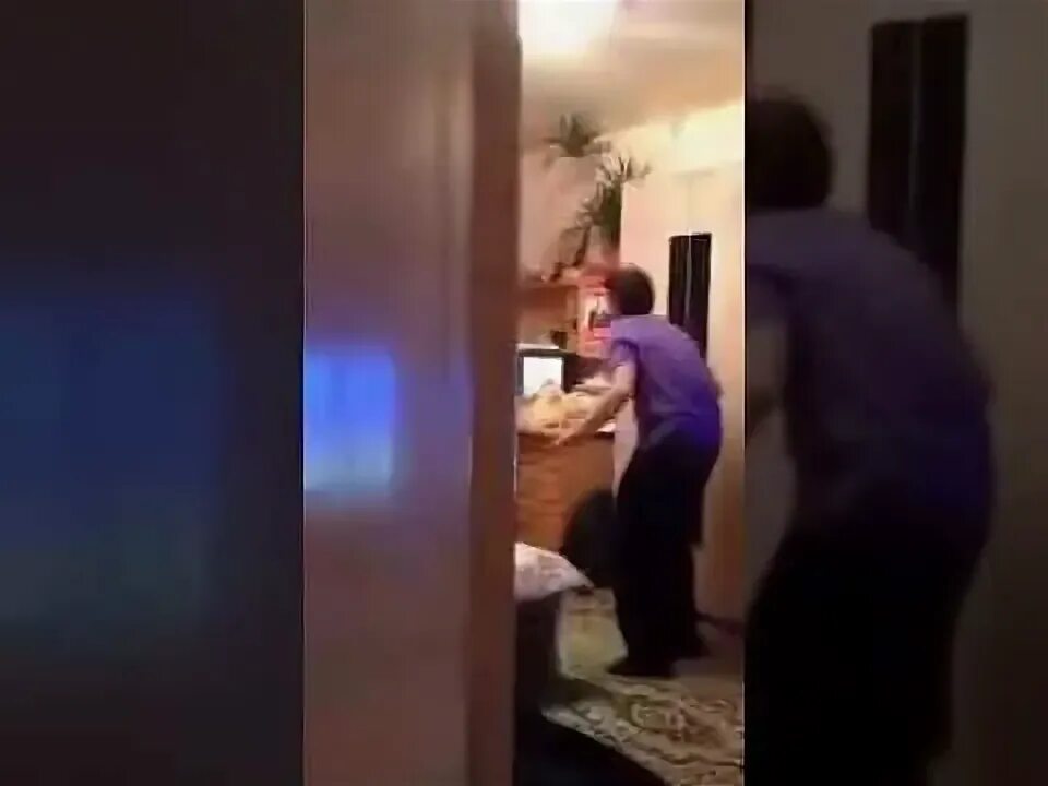 Видео почему он а не я еду. Почему едет он а не я. почему едет он а не я видео. почему он а не я едет в египет мем gif.