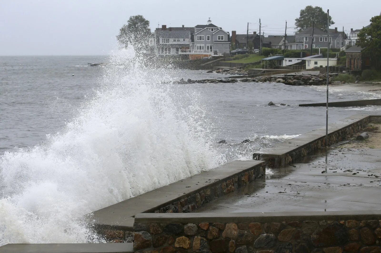 Шторм болезнь. The Wind began to Stir up the Storm, causing Waves to crash against the Shoreline..