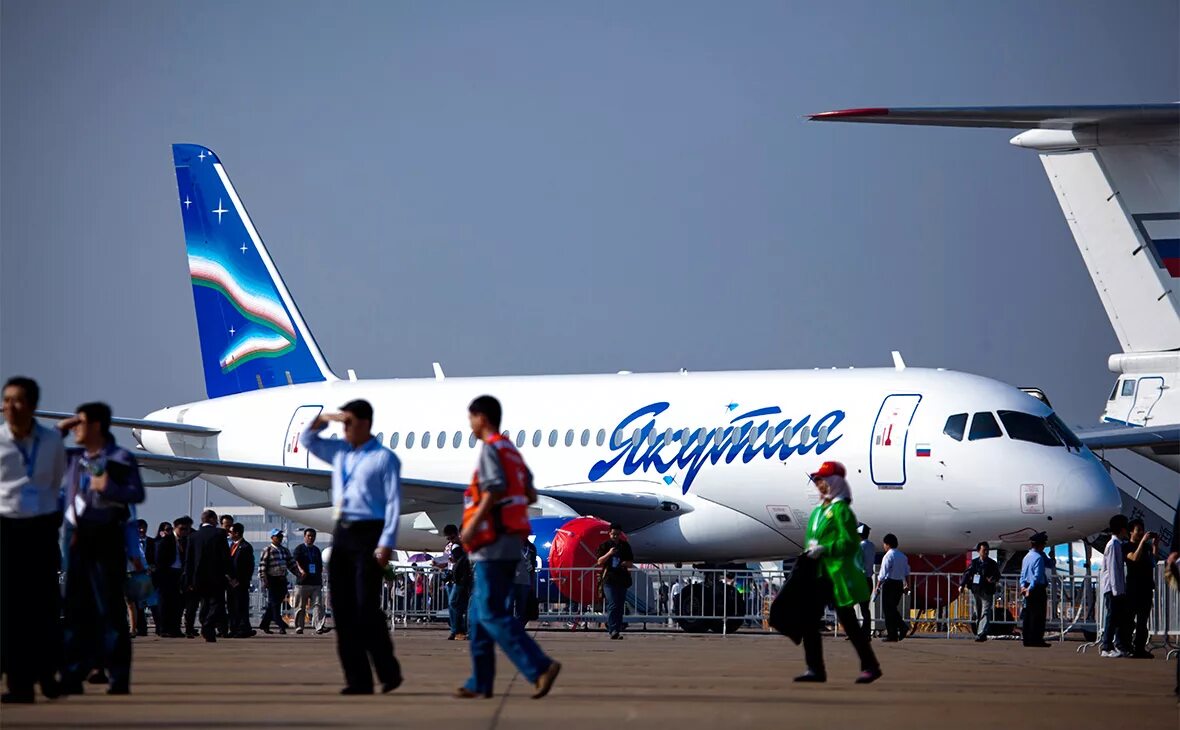 Самолет авиакомпании россия боинг 747. Самолет победа москва сочи. Самолеты компании азимут. Компания авиа москва. Компания авиа москва.