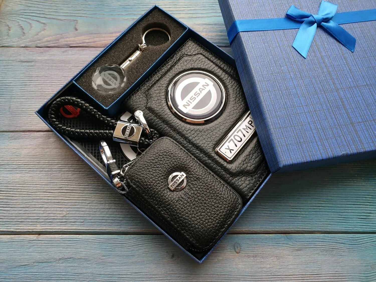 Подарочный набор аксессуаров. Подарочный набор для автолюбителя. подарок автолюбителю. мужской подарок для автолюбителя. подарочный бокс автолюбителю.