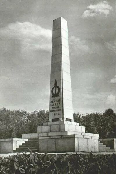 Сквер памяти борцам революции самара. Обелиск революции. Стелла борцам революции самара. Обелиск под. Чёрный обелиск - революция (2015).