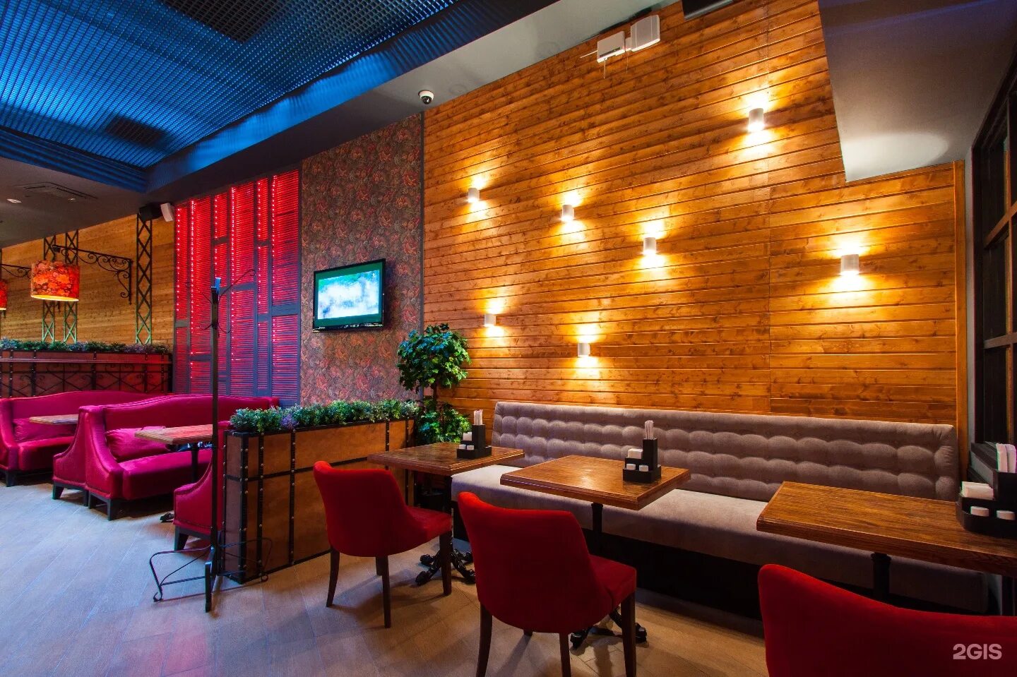 Birch ресторан санкт-петербург. Питерское кафе. Кафе санкт-петербурга. Rene cafe санкт-петербург. Игристые ресторан санкт-петербург.