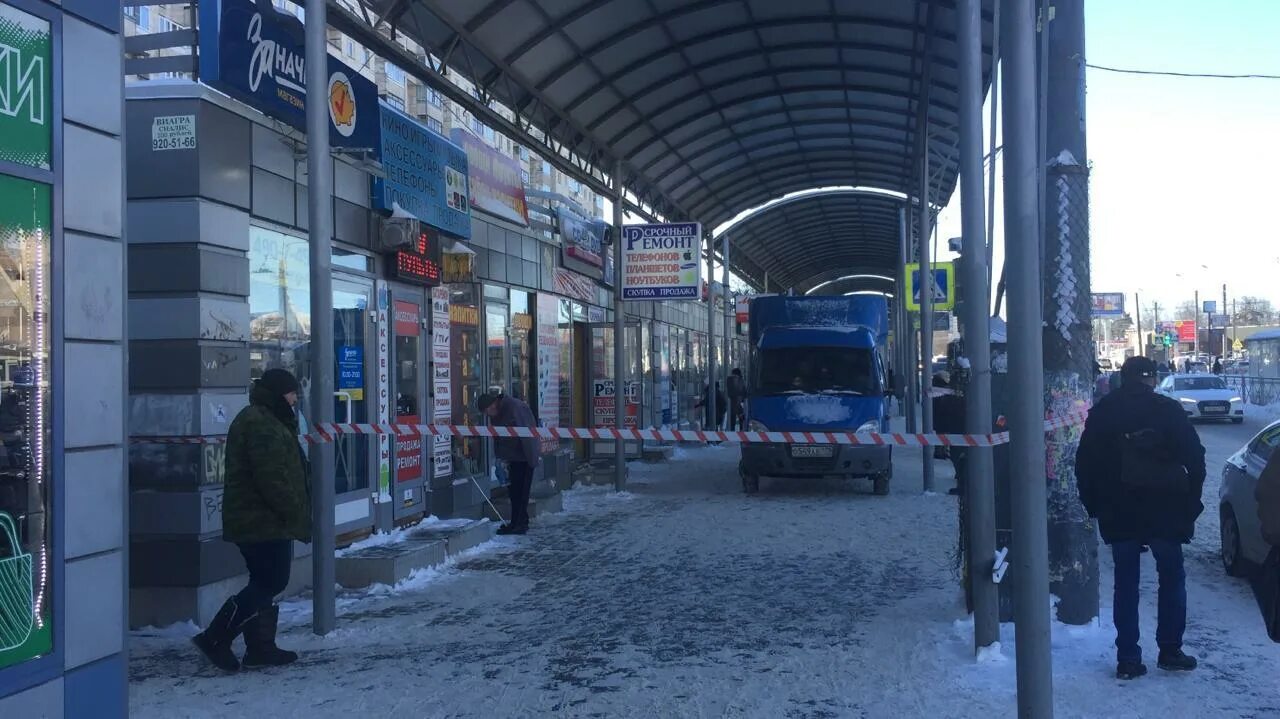 Метро озерки выборгское шоссе. Вакансия метро озерки. Станция метро озерки. Метро ларьки. Подъезд метро озерки.