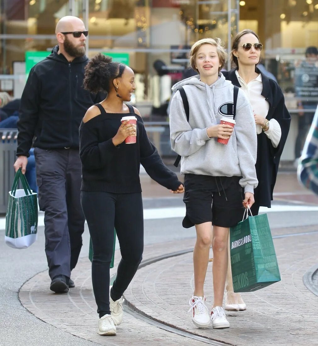 дочь анджелины джоли. шайло джоли-питт сейчас. шайло джоли 2021. дочь анджелины джоли шайло 2020. захара джоли-питт 2021.