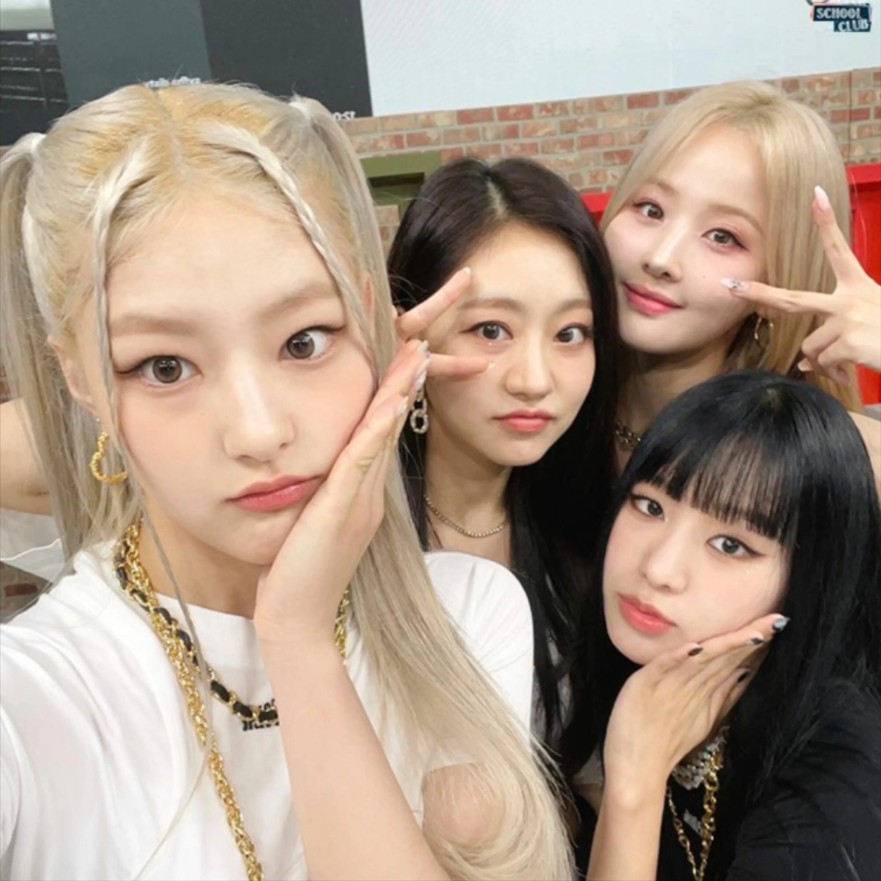 Kiss of life группа. Фото джули киоф. Джули кисс оф лайф. Kiss of life группа к поп. Киоф ноубади ноус.