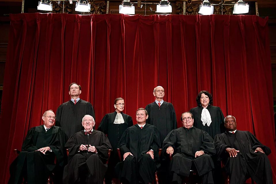 Сколько судей в сша. Заседание суда сша. 9 судей верховного суда сша. Верховный судья сша. Судьи верховного суда сша.