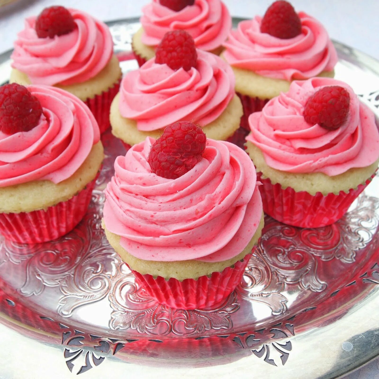 капкейки розовые. капкейки разноцветные. капкейки. капкейки. капкейки с ягодами.