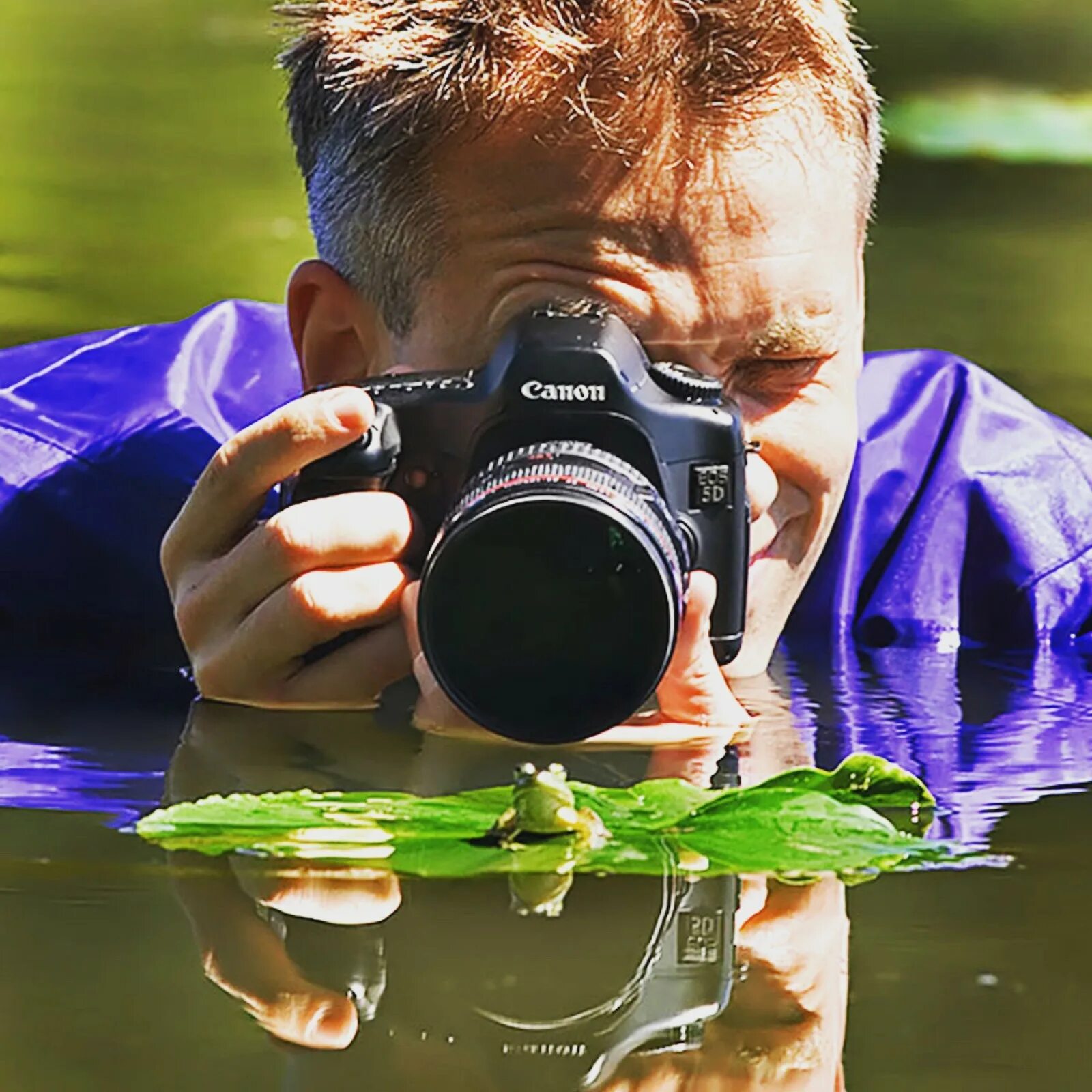 Просто картинки. Фотографы фотографируют себя. Профессия фотограф. Фотограф за работой. Смешной фотоаппарат.