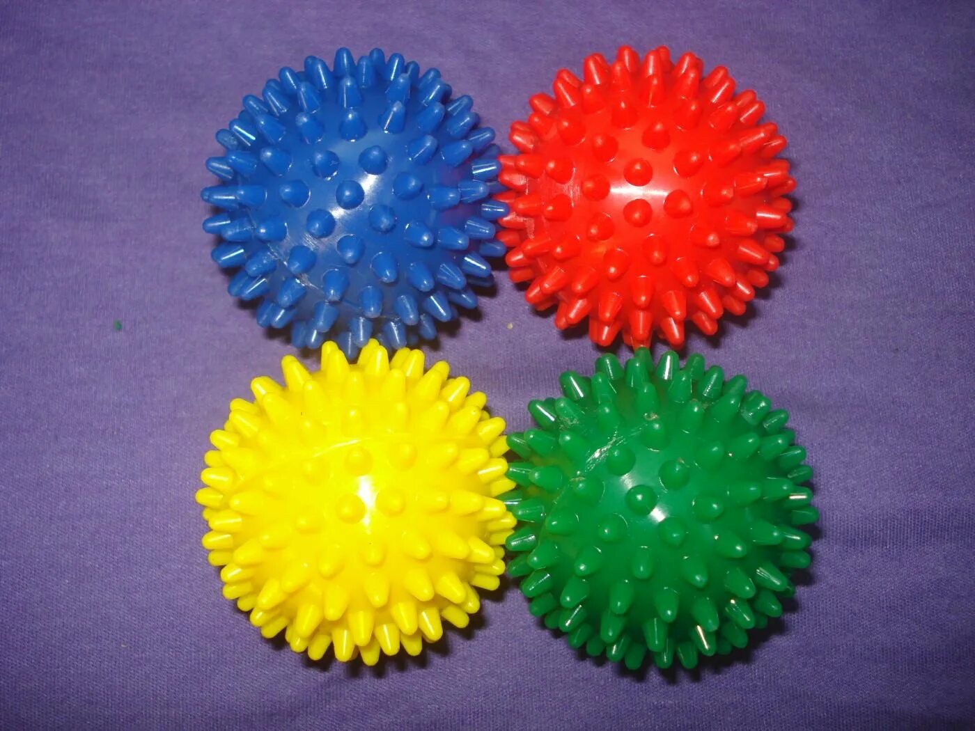 Шар 50мм. Массажные мячики-Ёжики для детей. Резиновый мячик с шипами. Маленькие массажные мячики. Мяч Ежик массажный.