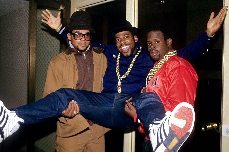 M c run. Run dmc. группа run-d.m.c.. run dmc 2025. run dmc 90s photo.