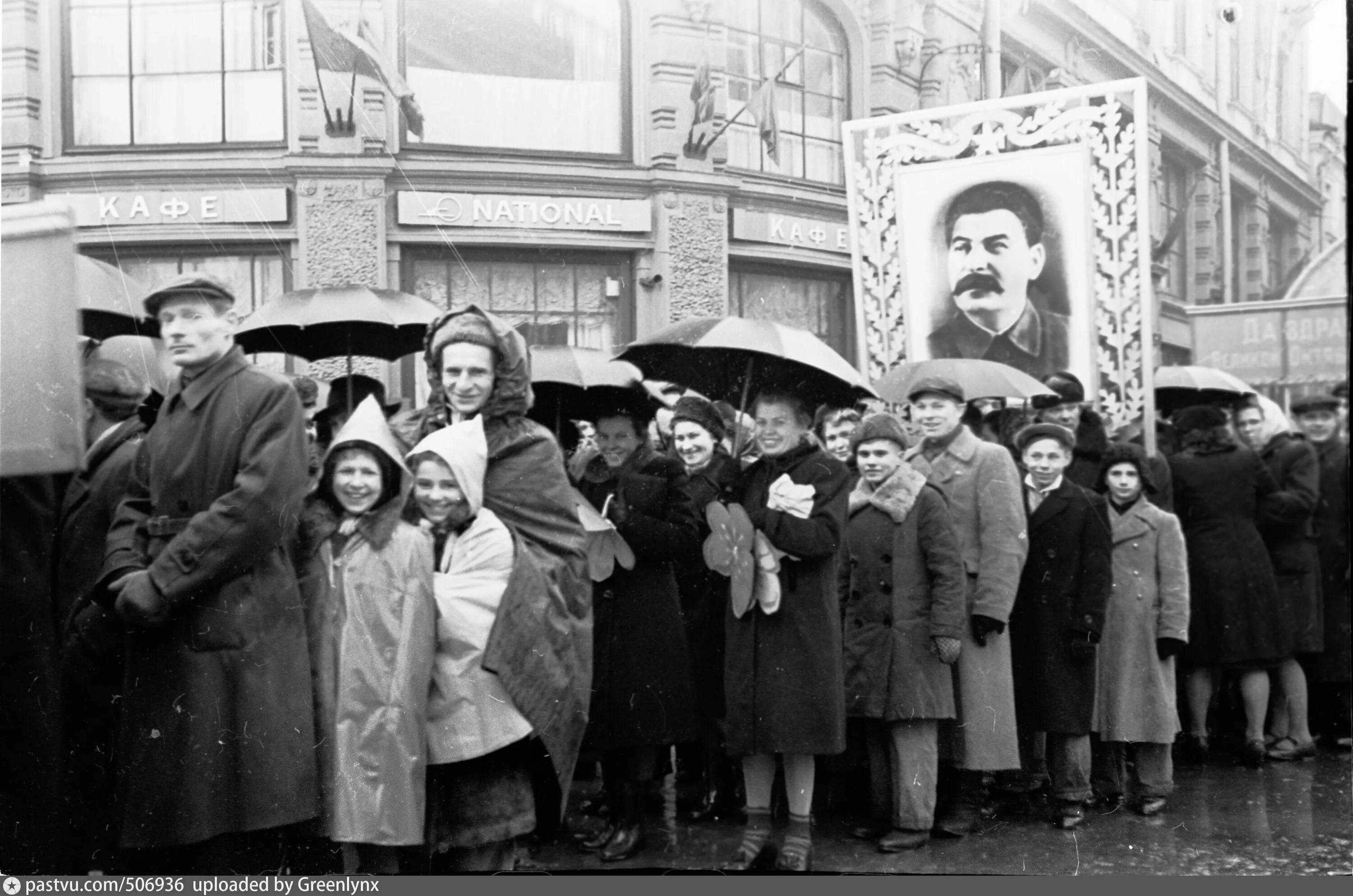 Парк 30 летия великий новгород. Москва 1947 pastvu. 30 летие октября. Спичечные этикетки, посвященные октябрьской революции. 30 летие октября.