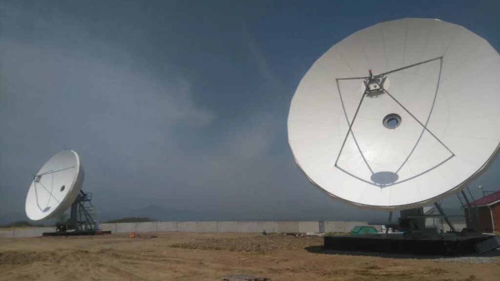 Включи станцию спутник. Земная станция спутниковой связи hn9260. Параболическая антенна для радиорелейной станции. Антенна 126-66 спутниковая связь. Аурига 1.0-к спутниковая станция.