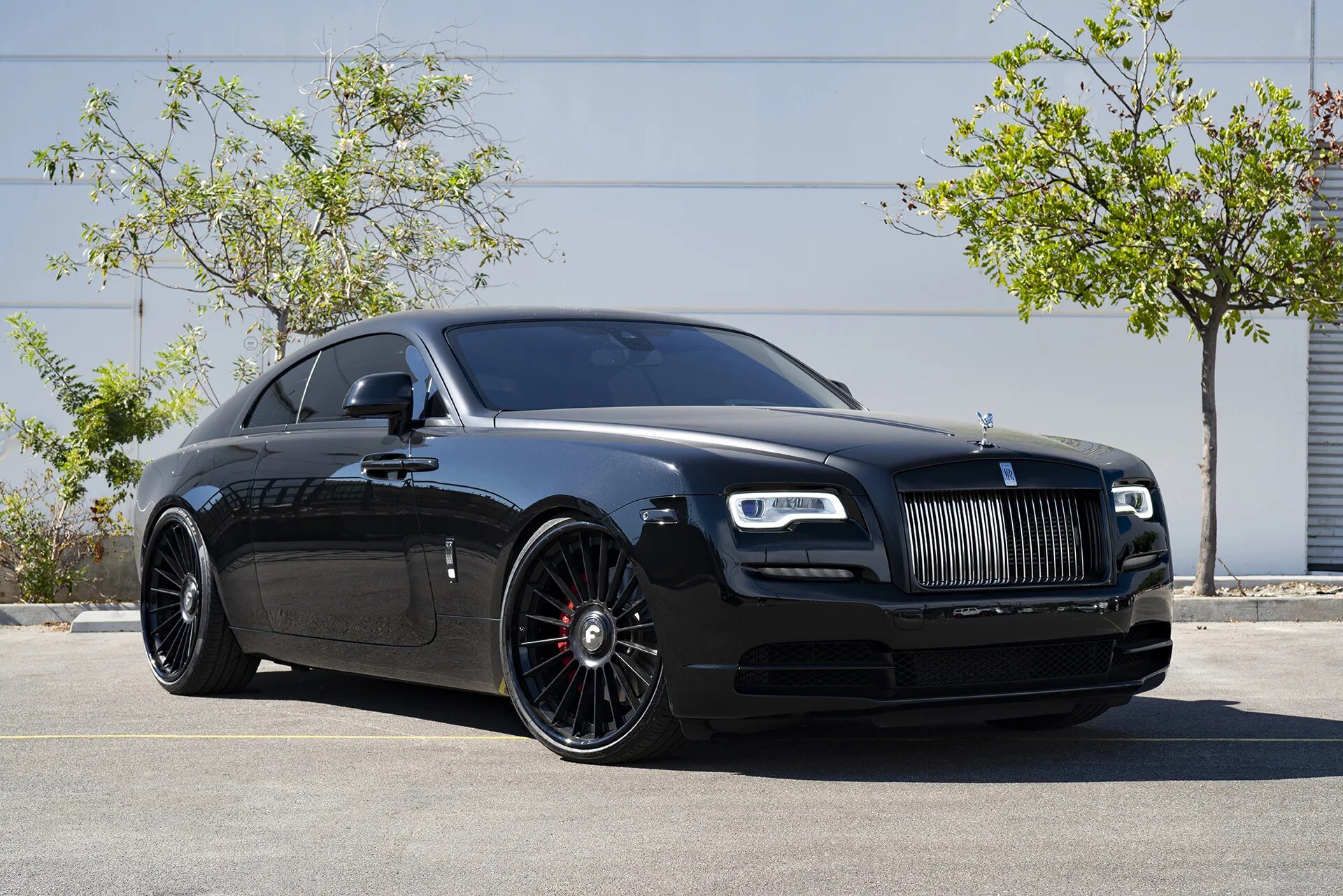 Роллс врайт. Роллс Ройс врайт. Роллс Ройс Wraith 2022. Rolls Royce Wraith матовый. Роллс Ройс врайт черный матовый.