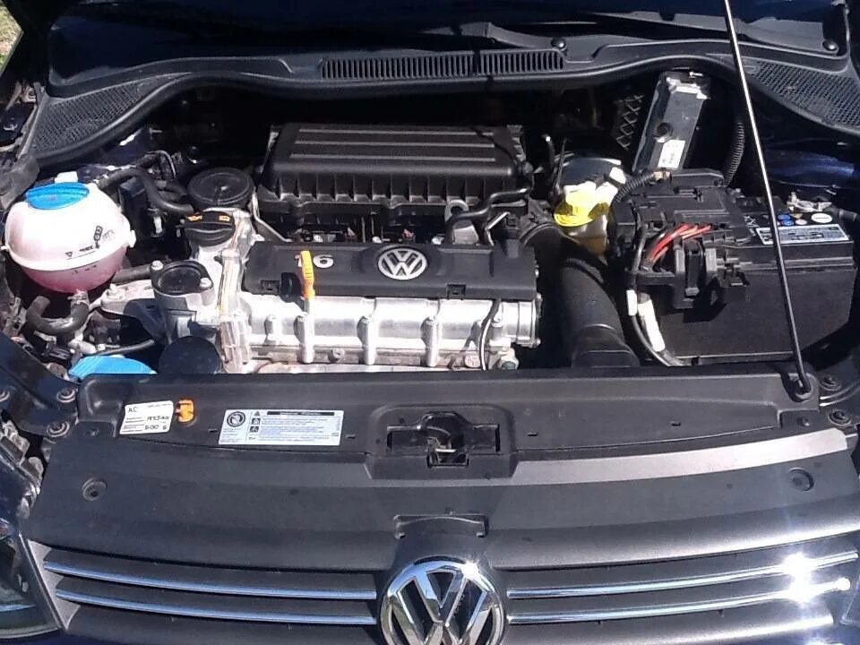 Volkswagen polo 1.6 двигателя. Мотор Фольксваген поло седан 1.6. Двигатель Фольксваген поло седан 1.6. Двигатель Фольксваген поло седан 1.6 105. Двигатель Фольксваген поло седан 1.6 2014.