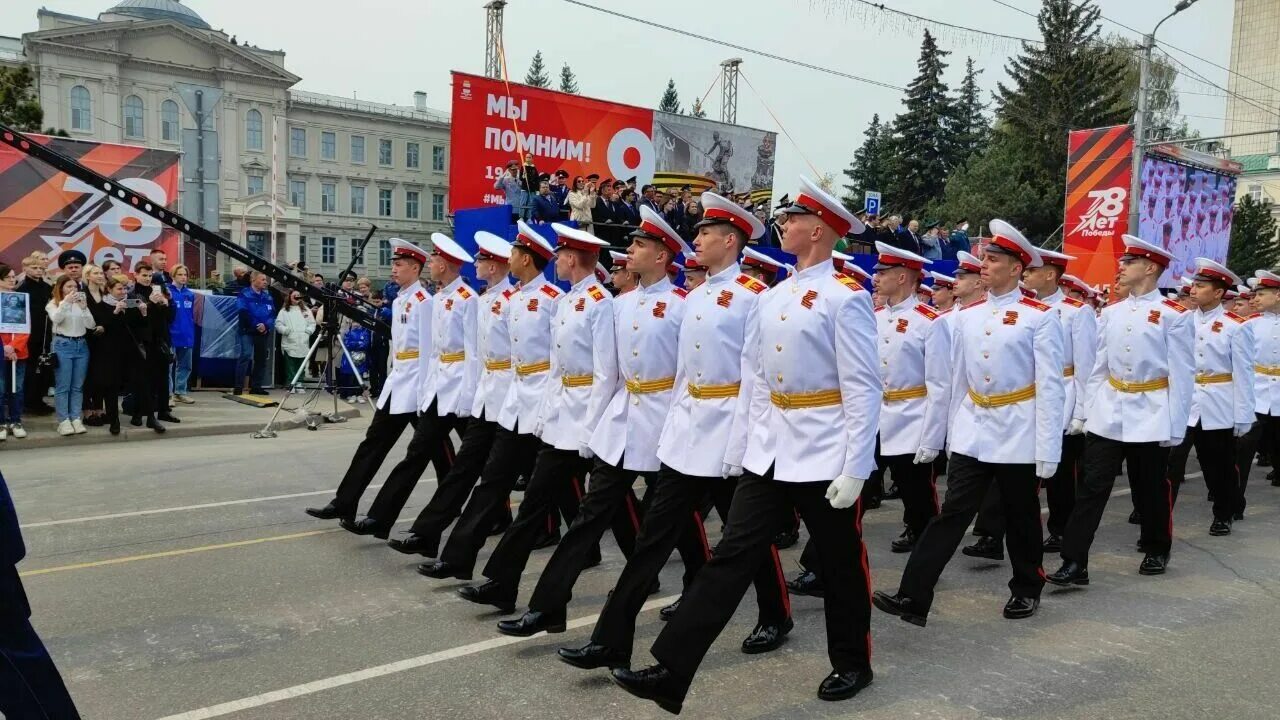 5 мая омск. Парад Победы Омск. Парад Победы Омск 2023. Парад 9 мая Омск. Парад построение.