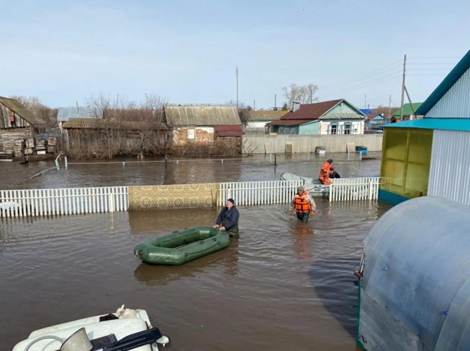 Паводок в стерлитамаке на сегодняшний день. Паводки в Башкирии 2021. Башкирия Уфа половодье. Уфа наводнение 2021. Потоп в Башкирии 2021.